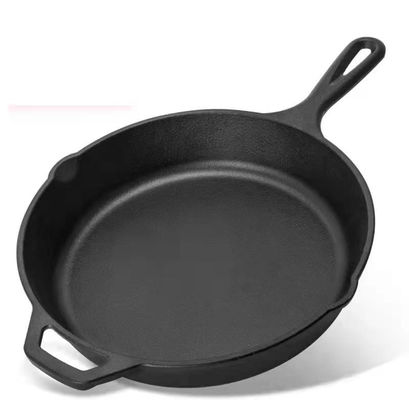OEMは前にキャンプのために置かれた鋳鉄の調理器具に味をつけた